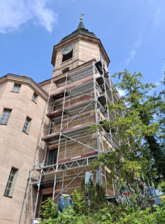 St. Georg Turm mit Gerüst
