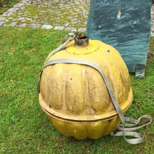 Kugel und Fahne